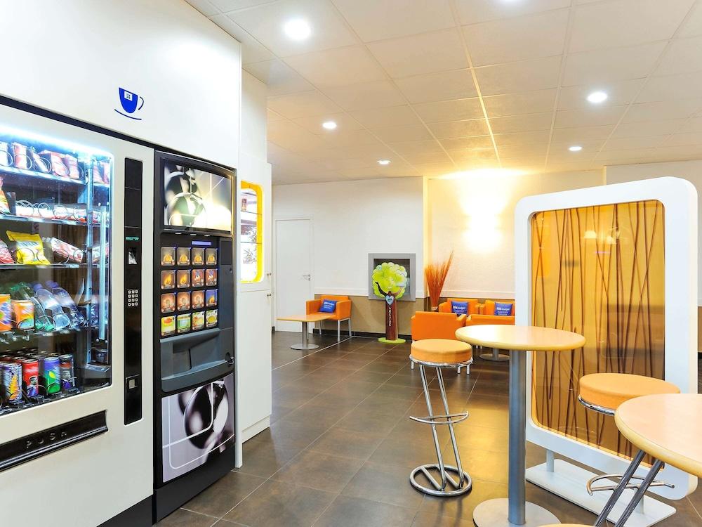 Ibis Budget Lille Gares Vieux-Лил Екстериор снимка