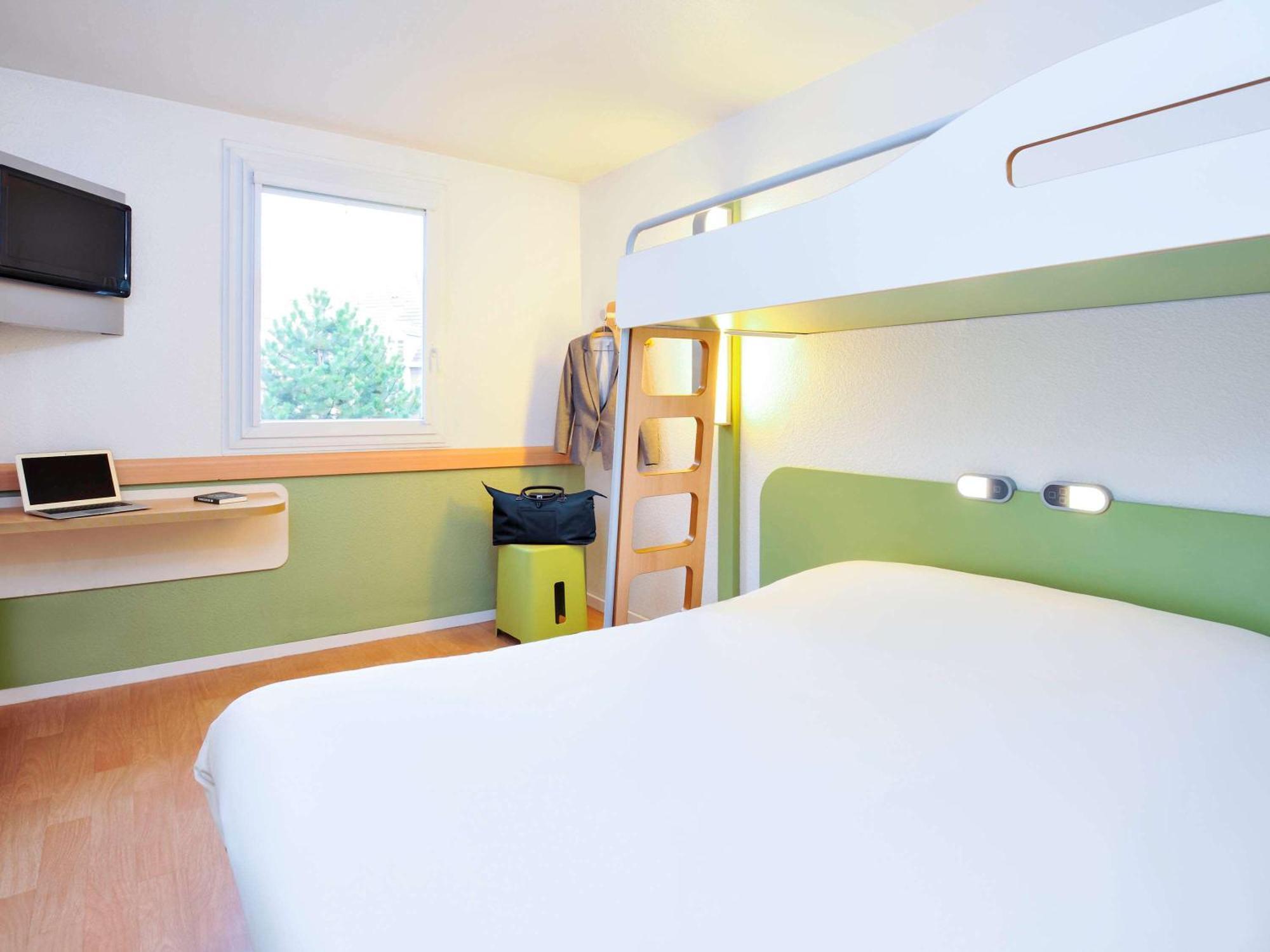 Ibis Budget Lille Gares Vieux-Лил Екстериор снимка