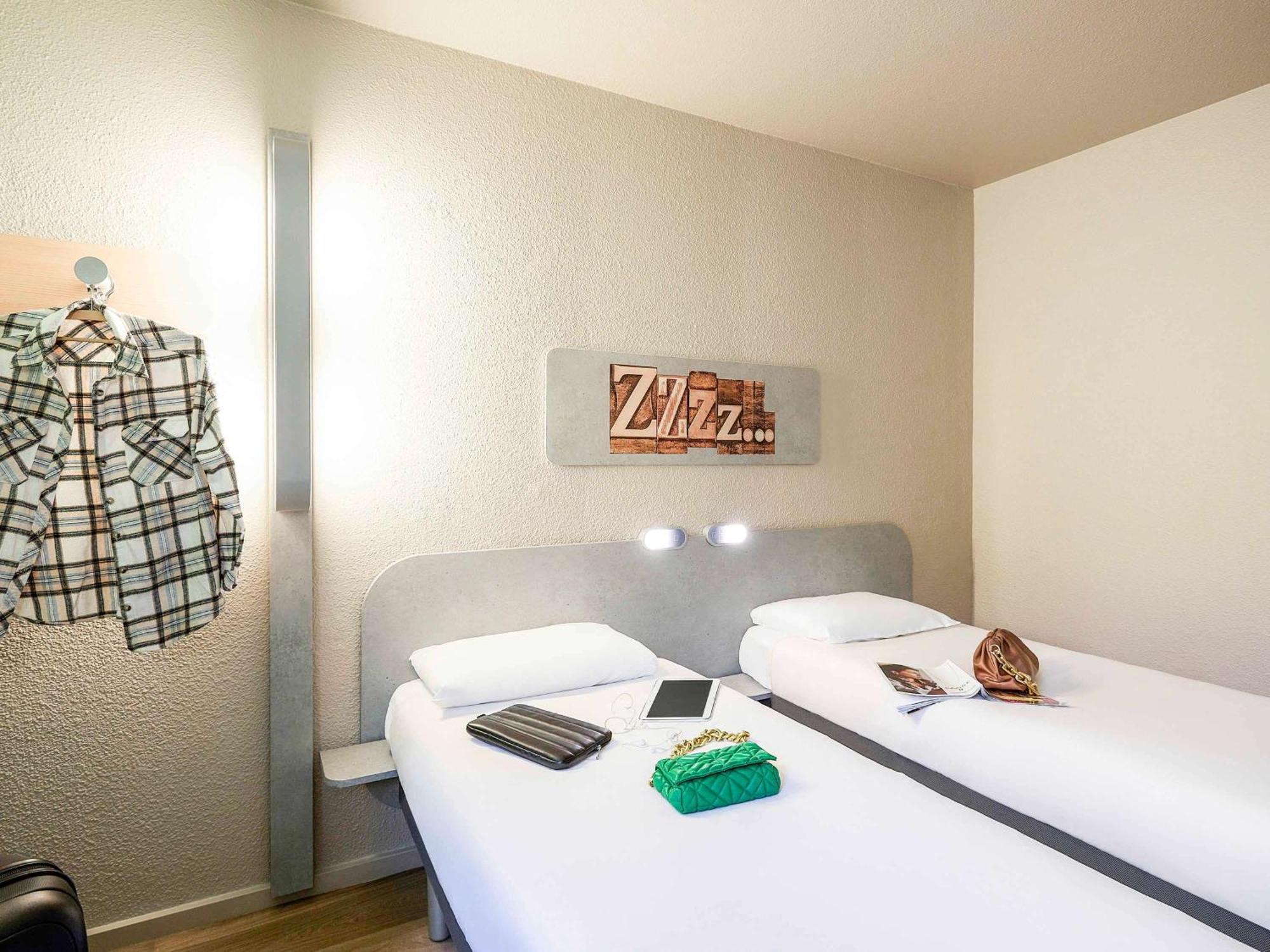 Ibis Budget Lille Gares Vieux-Лил Екстериор снимка