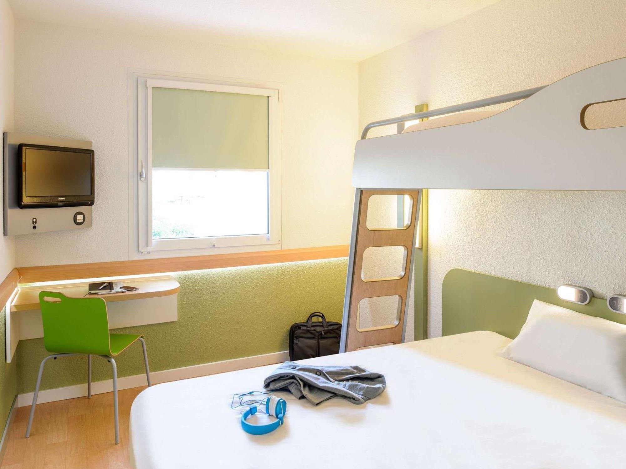 Ibis Budget Lille Gares Vieux-Лил Екстериор снимка