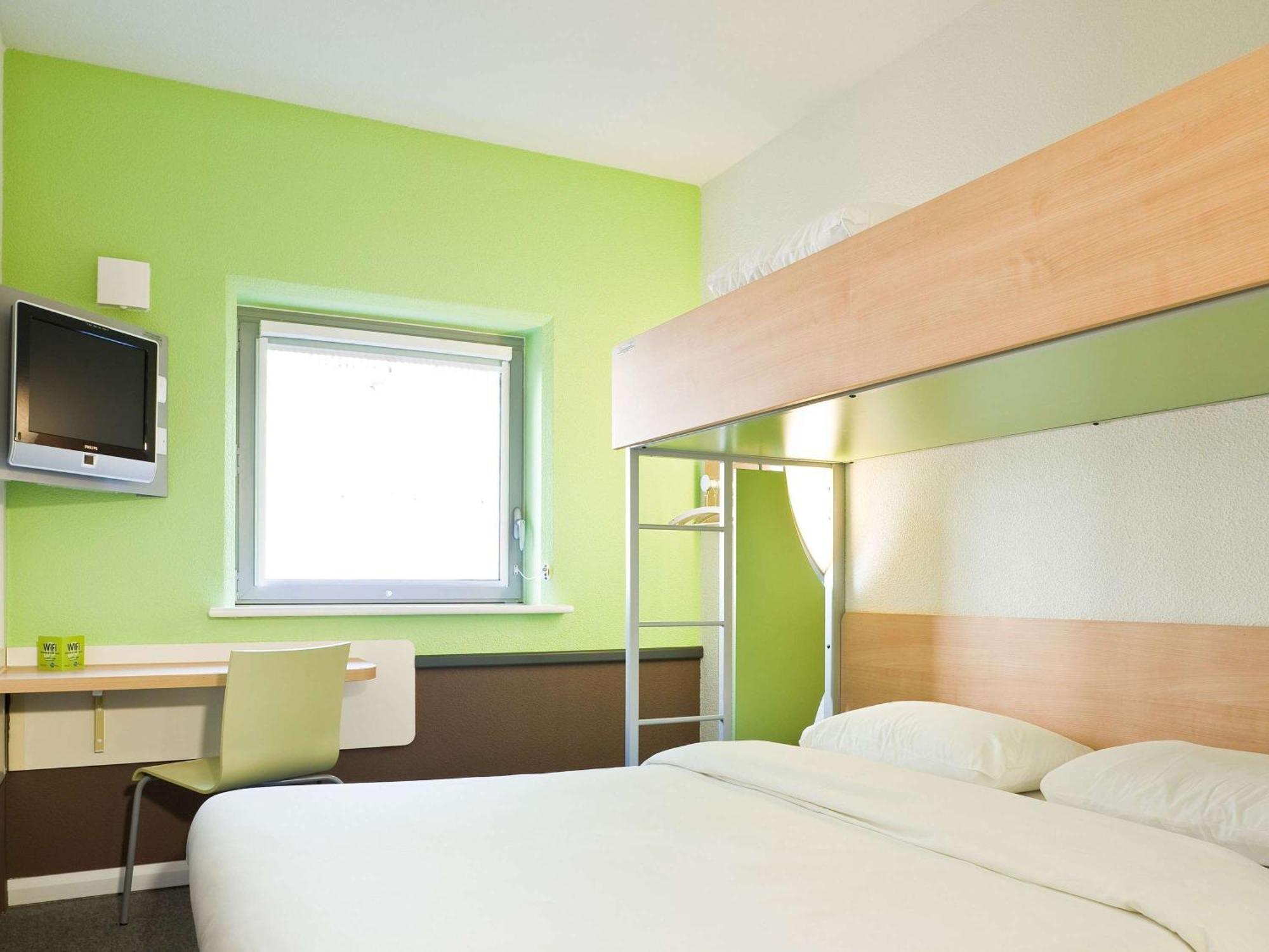 Ibis Budget Lille Gares Vieux-Лил Екстериор снимка