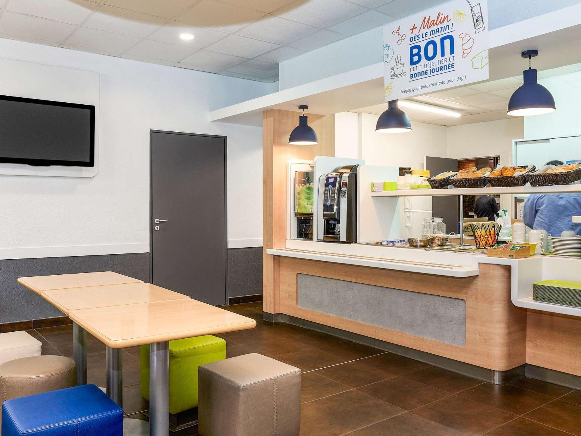 Ibis Budget Lille Gares Vieux-Лил Екстериор снимка
