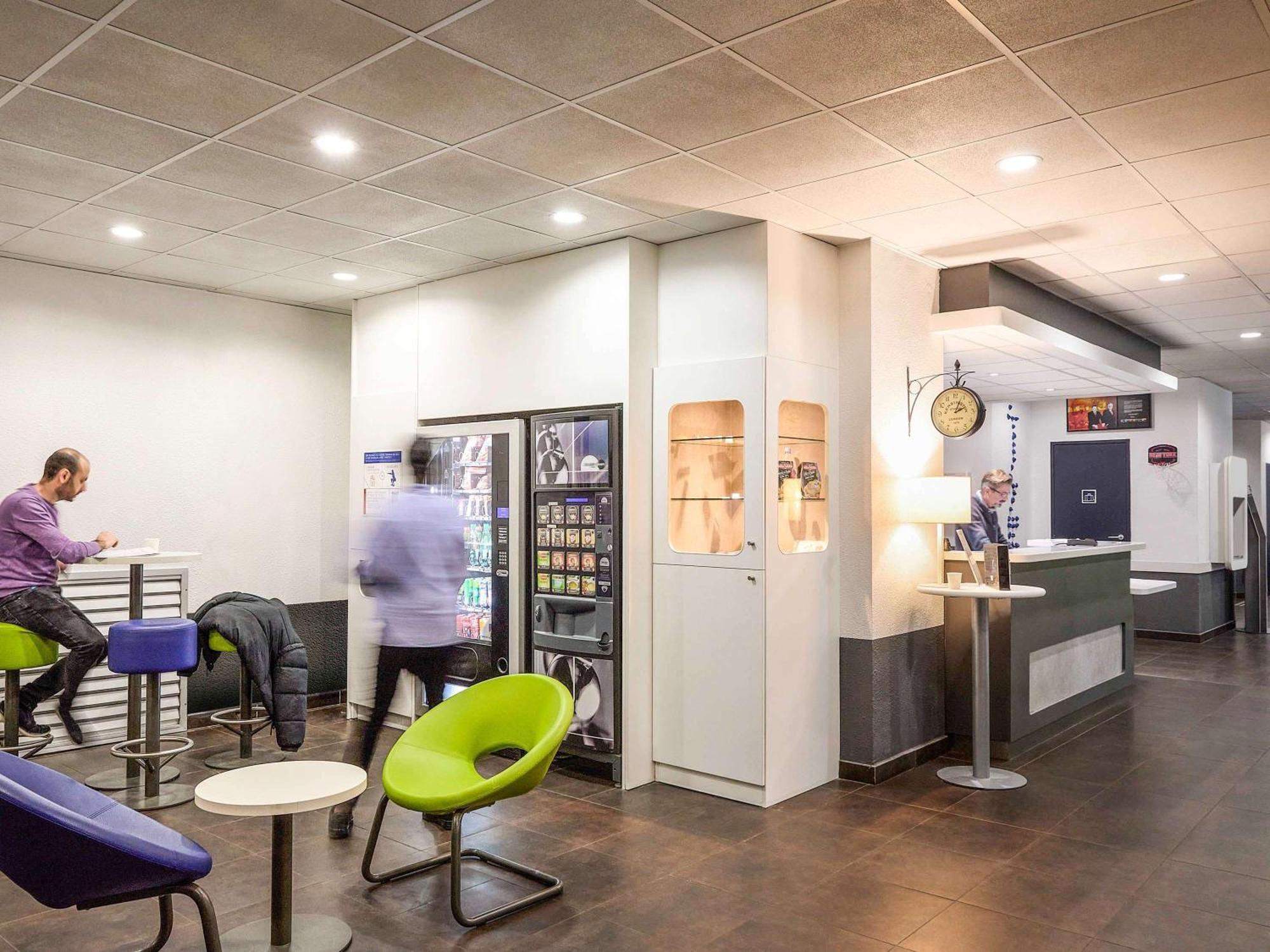 Ibis Budget Lille Gares Vieux-Лил Екстериор снимка