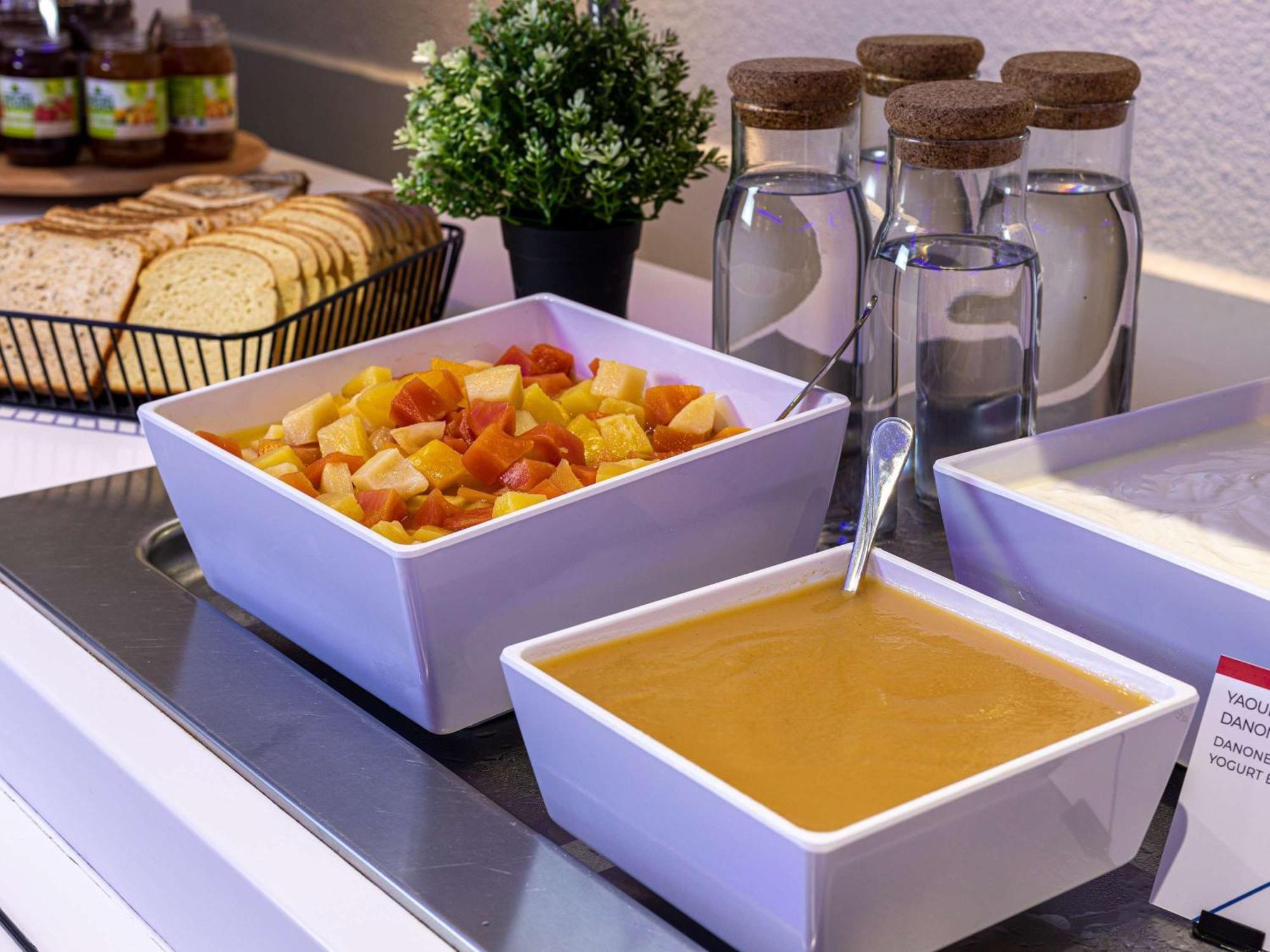 Ibis Budget Lille Gares Vieux-Лил Екстериор снимка