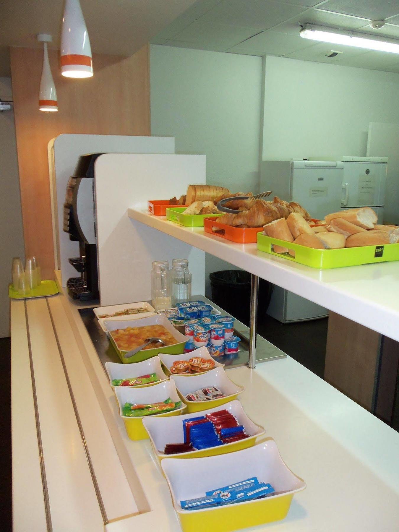 Ibis Budget Lille Gares Vieux-Лил Екстериор снимка