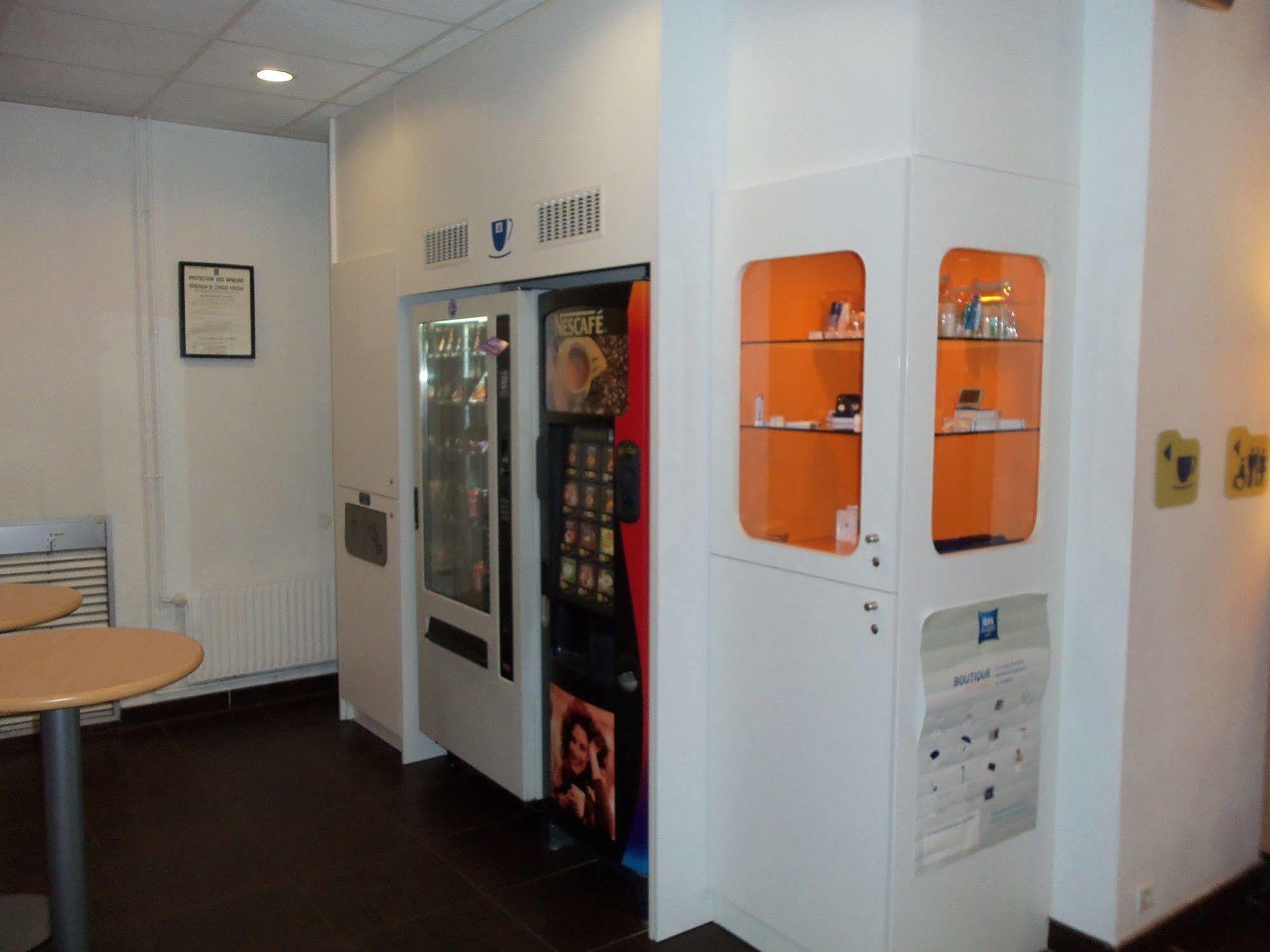 Ibis Budget Lille Gares Vieux-Лил Екстериор снимка